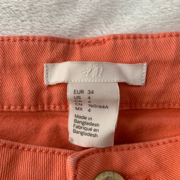 Shorts - Picture 3 of 3